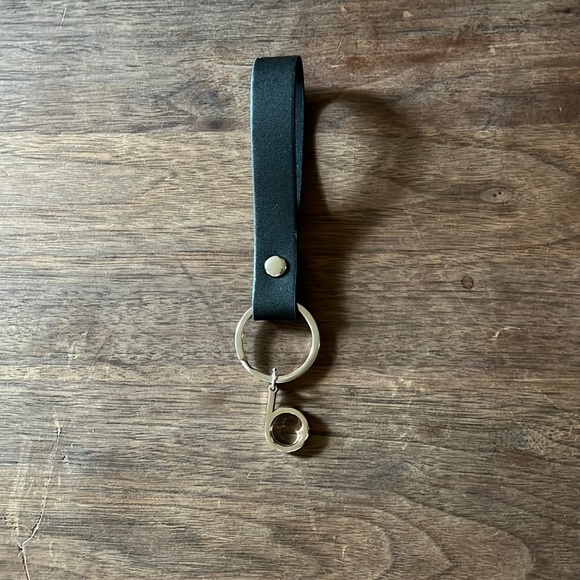 Bloomingdales key chain new in box - Picture 5 of 12